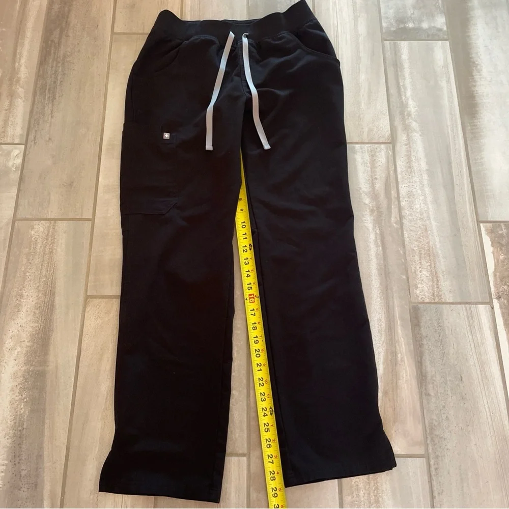 FIGS Black Scrub Set Small Casma Top/Small Kade Cargo Bottoms Pants Women’s - Picture 15 of 16